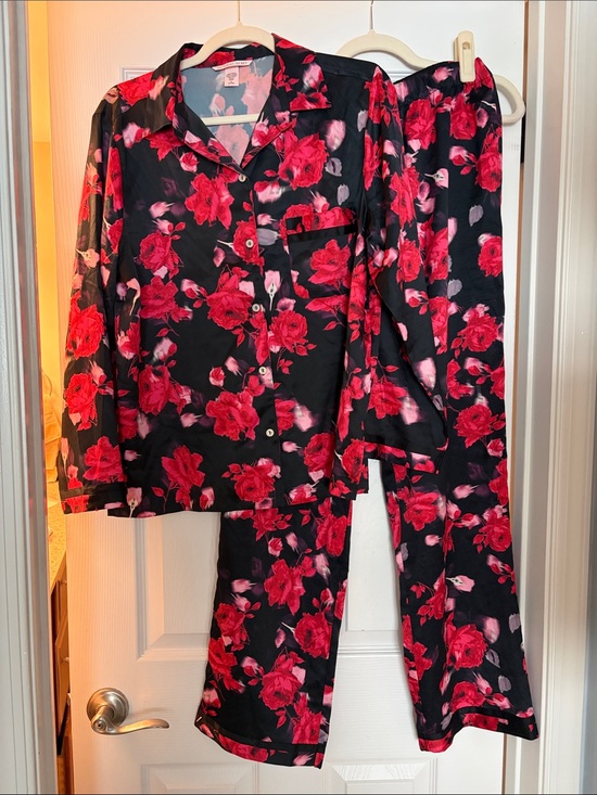 Victoria's Secret Other - Victoria's Secret Black Satin Pajama Set with Red Floral Print